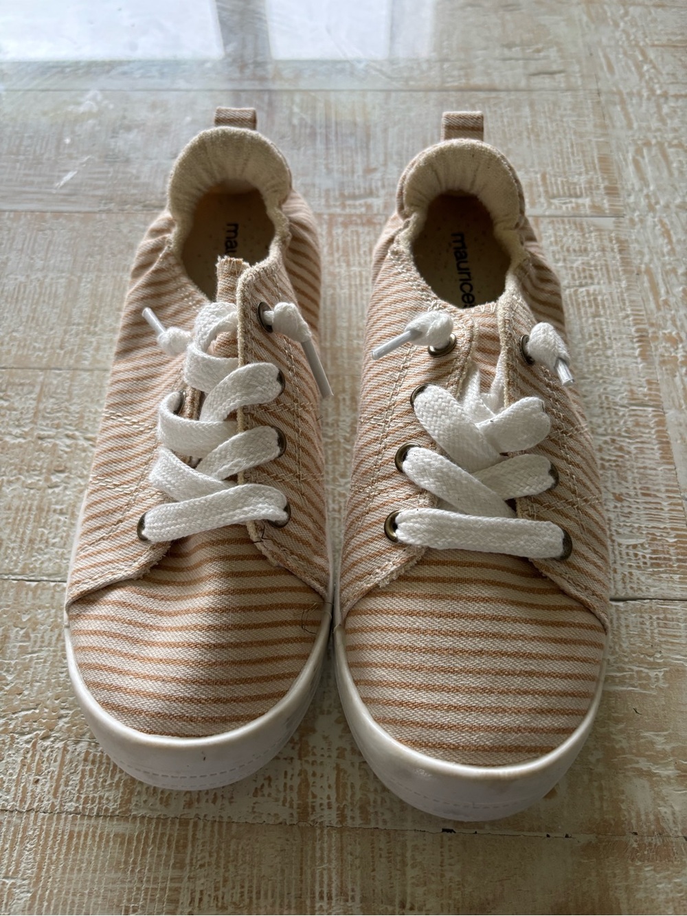 Maurice Sneakers in orange and White size 6 like new
